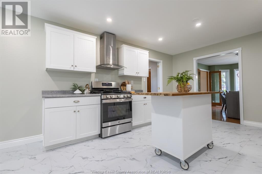 Photo 7 of 591 Old Tecumseh Road, Lakeshore ON