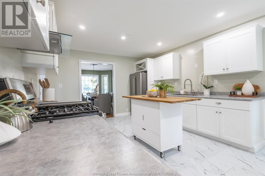 Photo 8 of 591 Old Tecumseh Road, Lakeshore ON