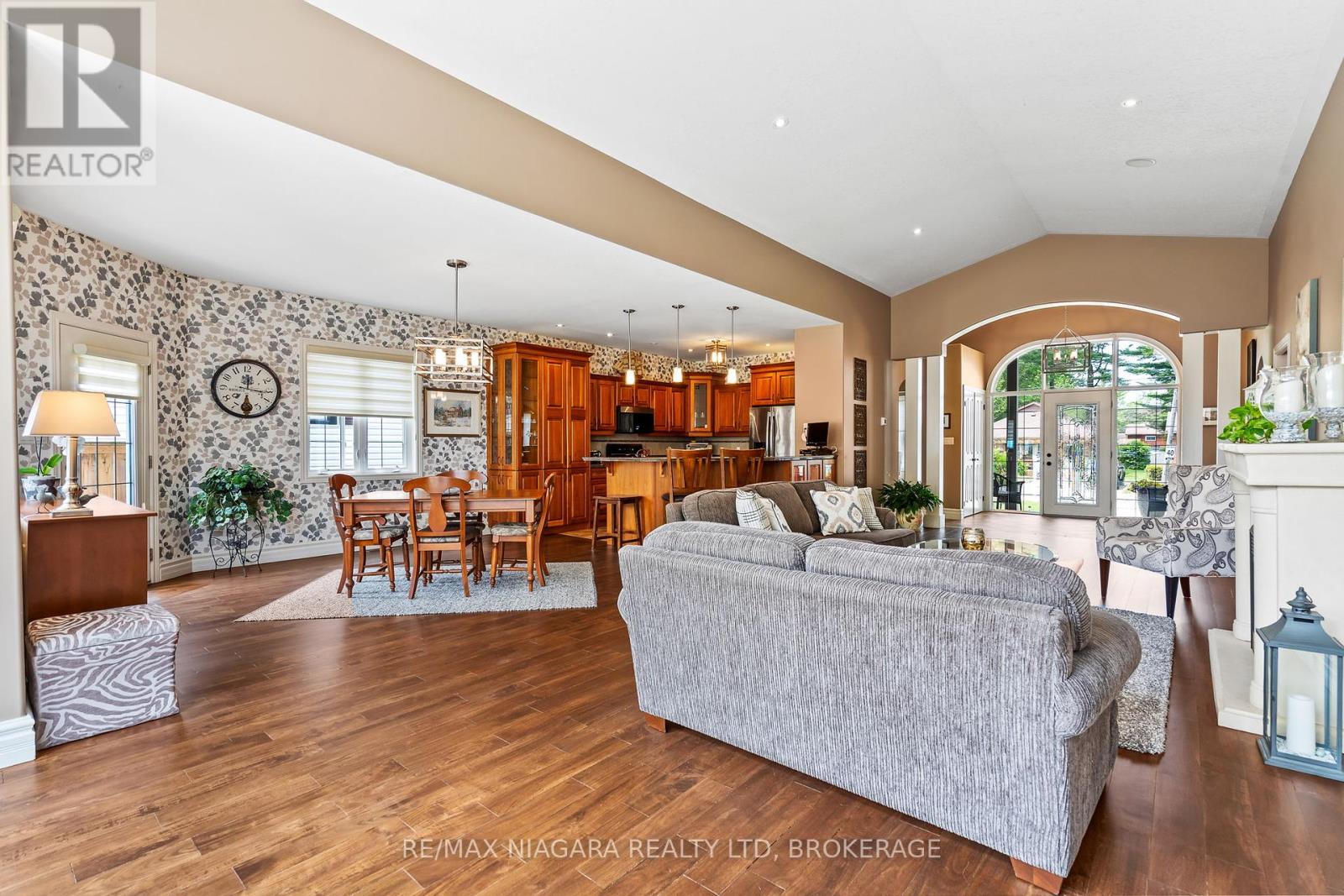 Photo 12 of 47 Rosemount Avenue, Port Colborne ON