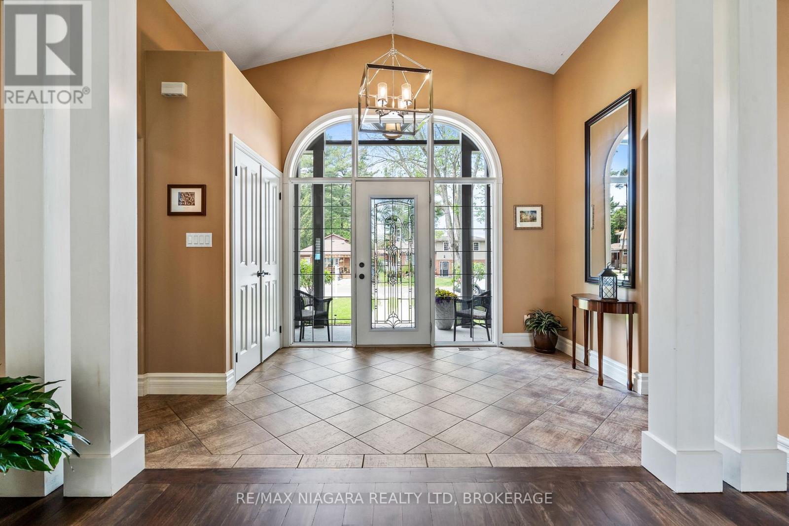 Photo 8 of 47 Rosemount Avenue, Port Colborne ON