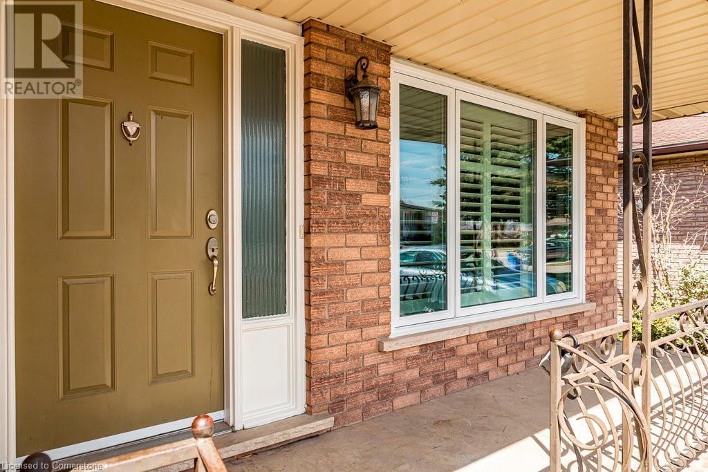 Photo 4 of 94 Adis Avenue, Hamilton ON