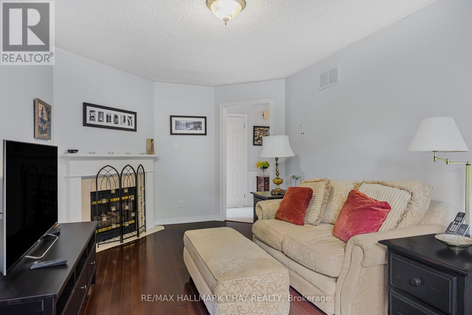 Single Family House for Sale in  MAW COURT Barrie (Northwest) 
