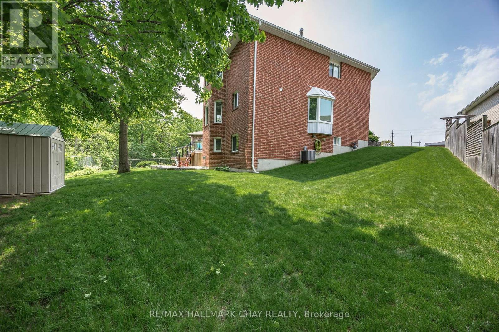 Single Family House for Sale in  MAW COURT Barrie (Northwest) 