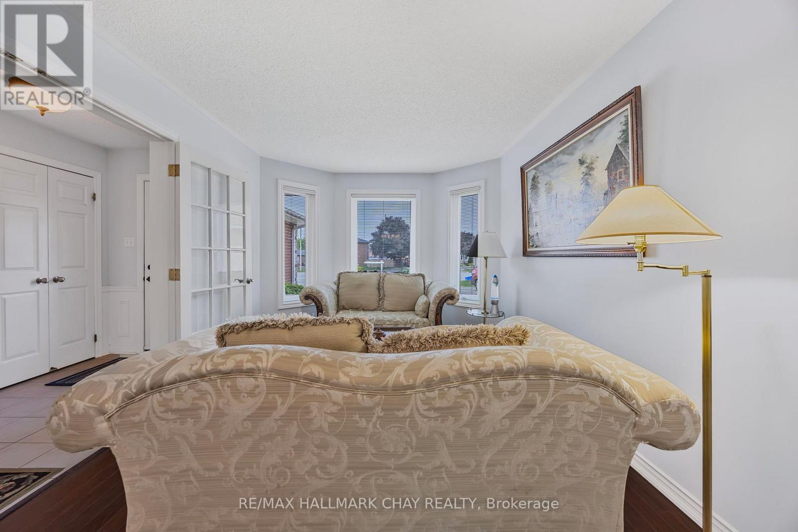 Single Family House for Sale in  MAW COURT Barrie (Northwest) 