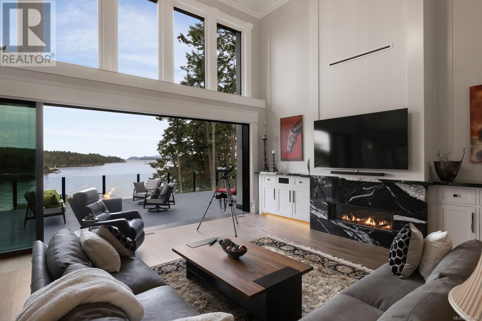  10865 Fernie Wynd Road, North Saanich