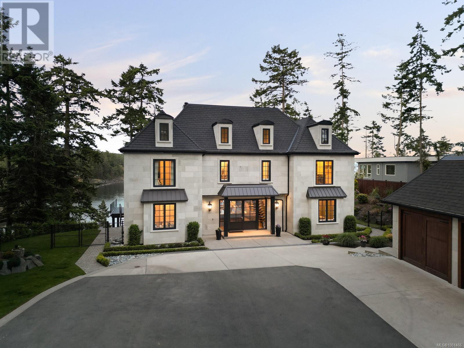  10865 Fernie Wynd Road, North Saanich