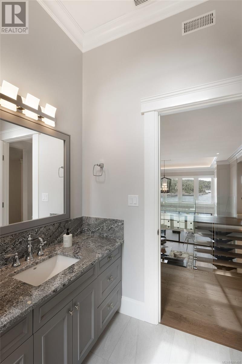 10865 Fernie Wynd Road, North Saanich