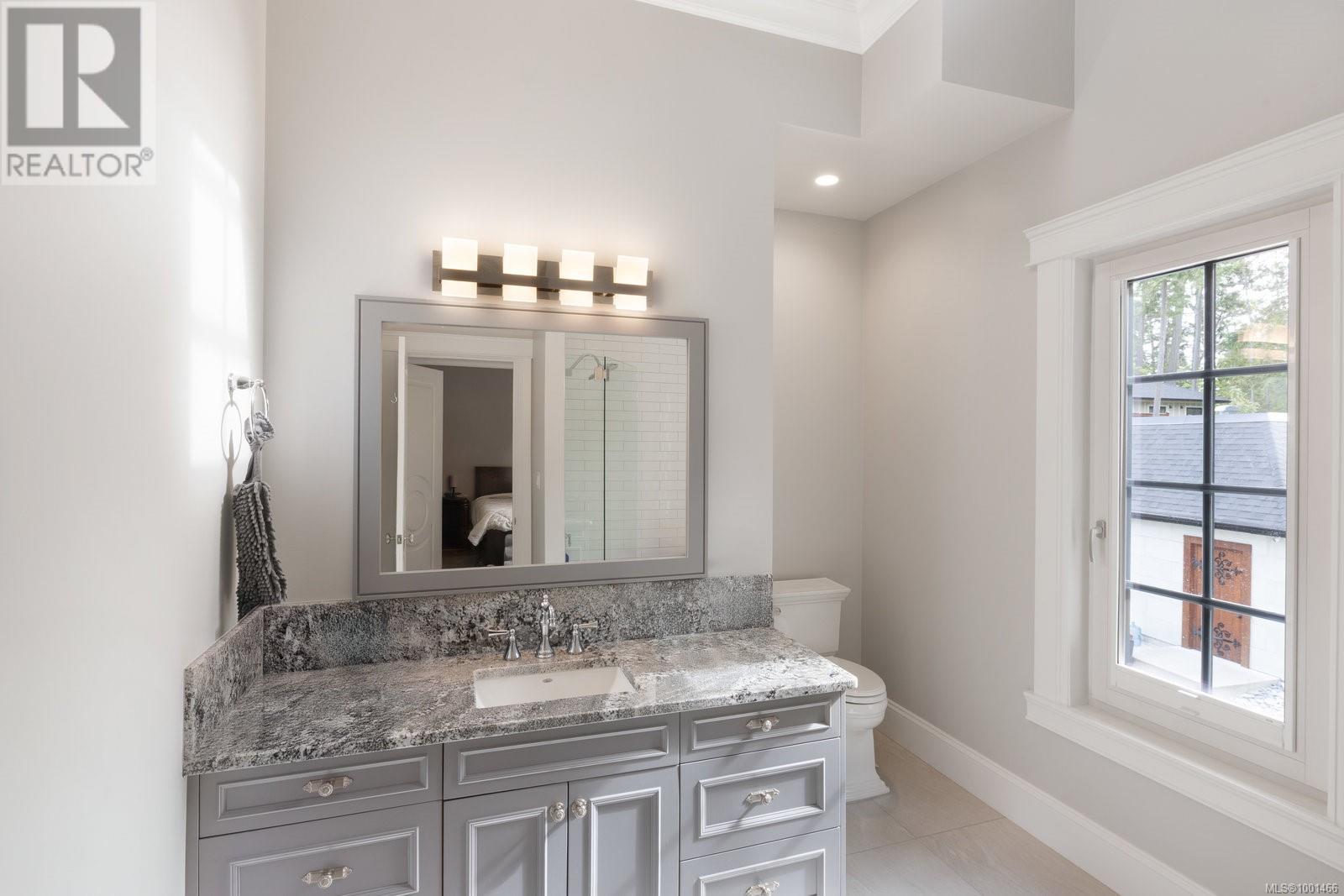  10865 Fernie Wynd Road, North Saanich