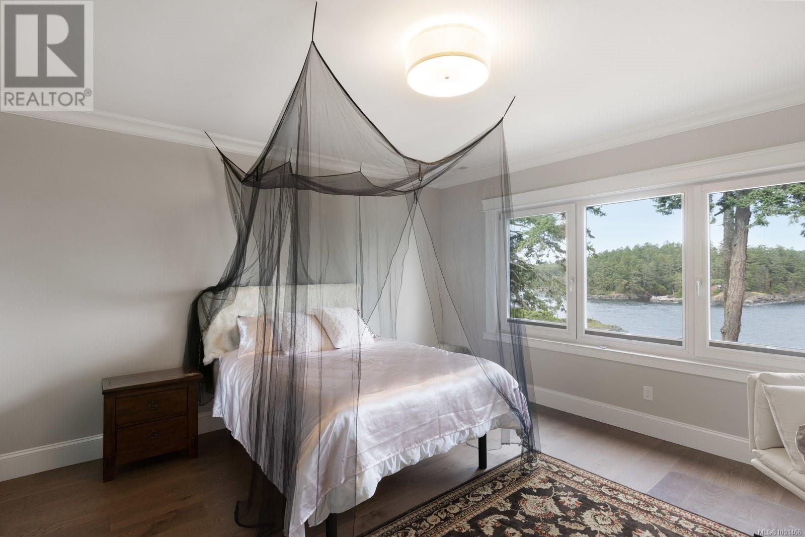  10865 Fernie Wynd Road, North Saanich