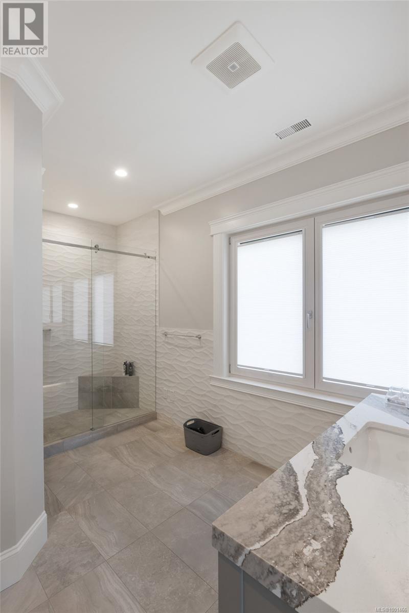  10865 Fernie Wynd Road, North Saanich