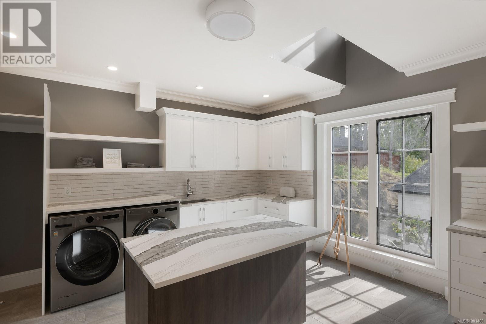  10865 Fernie Wynd Road, North Saanich