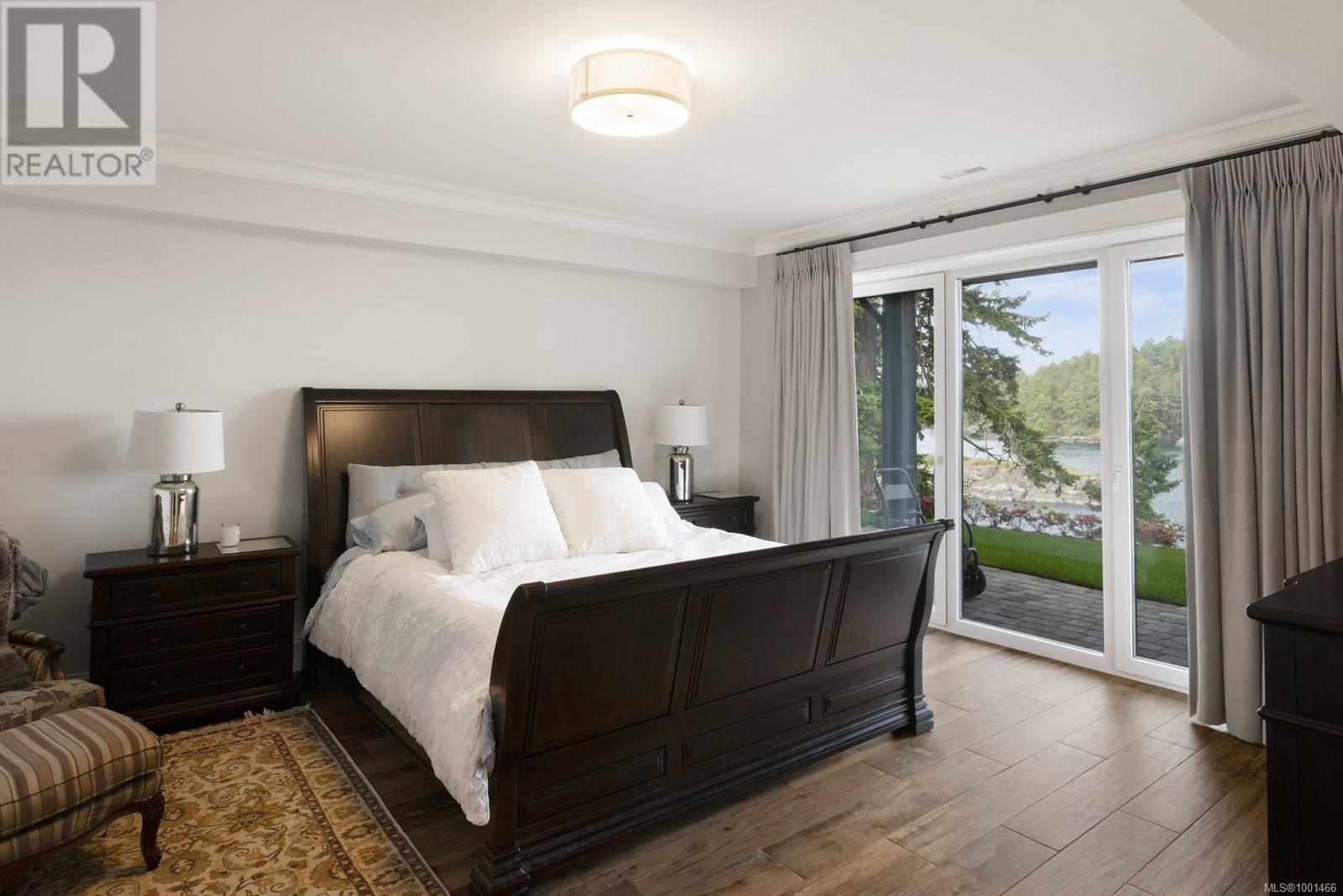  10865 Fernie Wynd Road, North Saanich