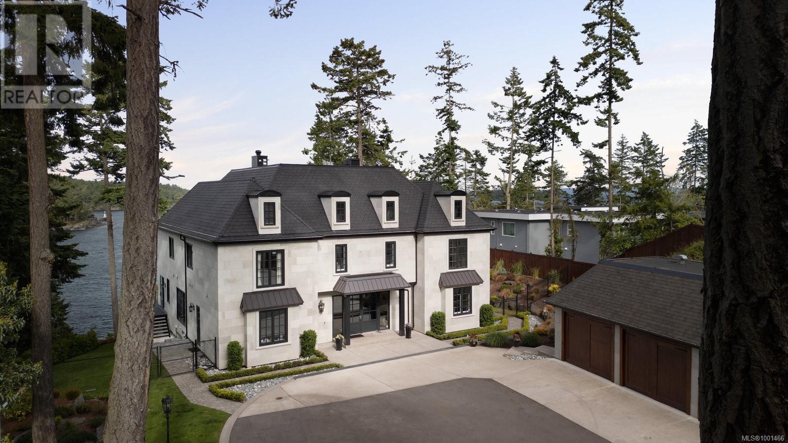  10865 Fernie Wynd Road, North Saanich