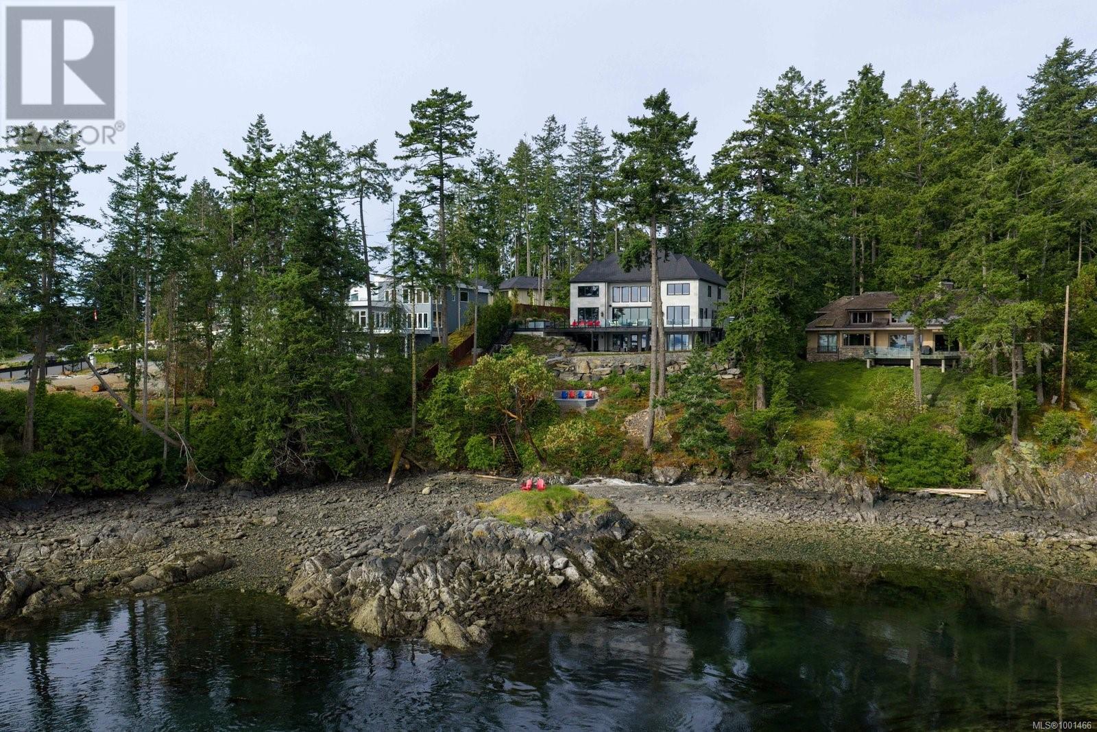  10865 Fernie Wynd Road, North Saanich