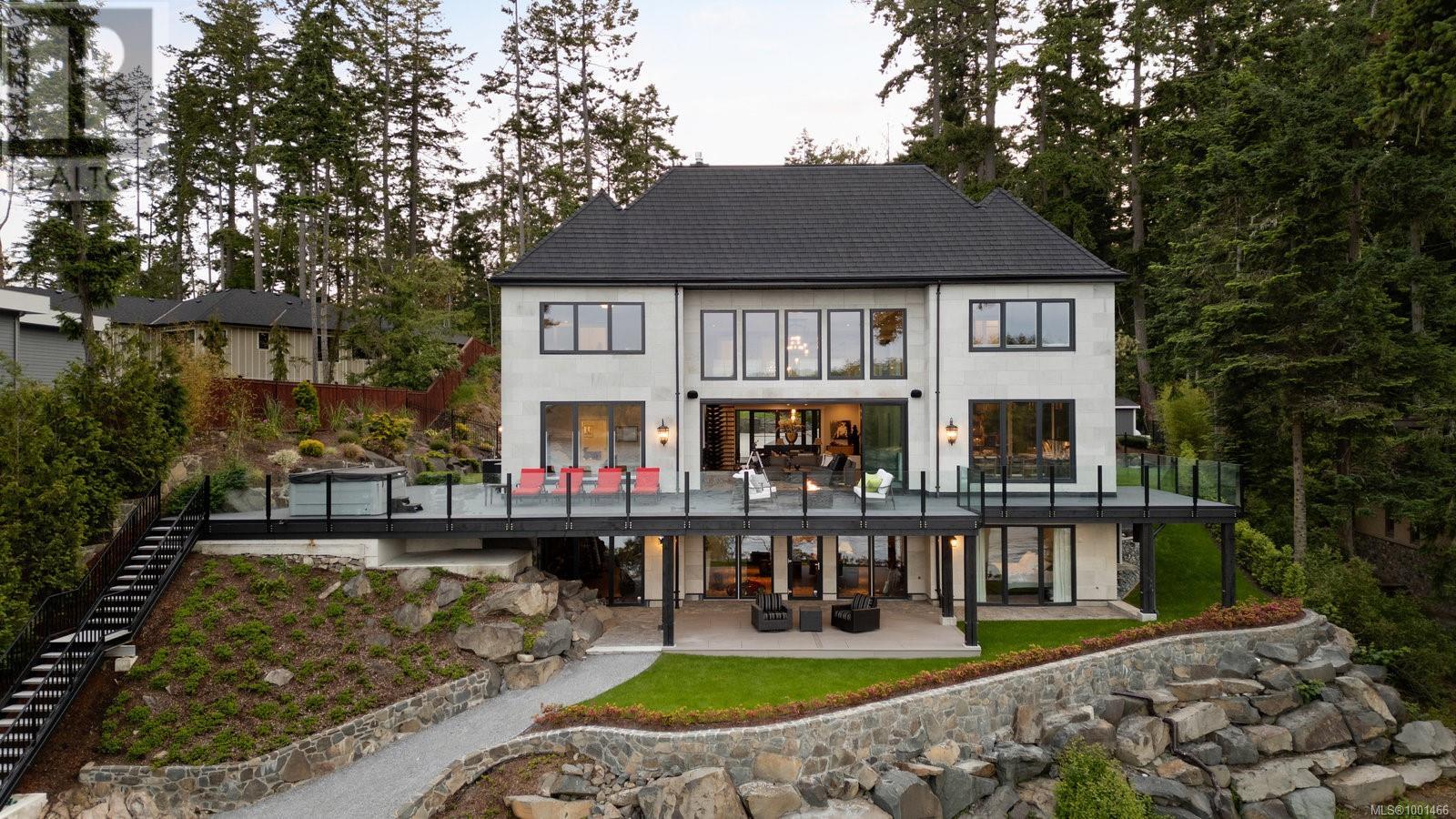  10865 Fernie Wynd Road, North Saanich