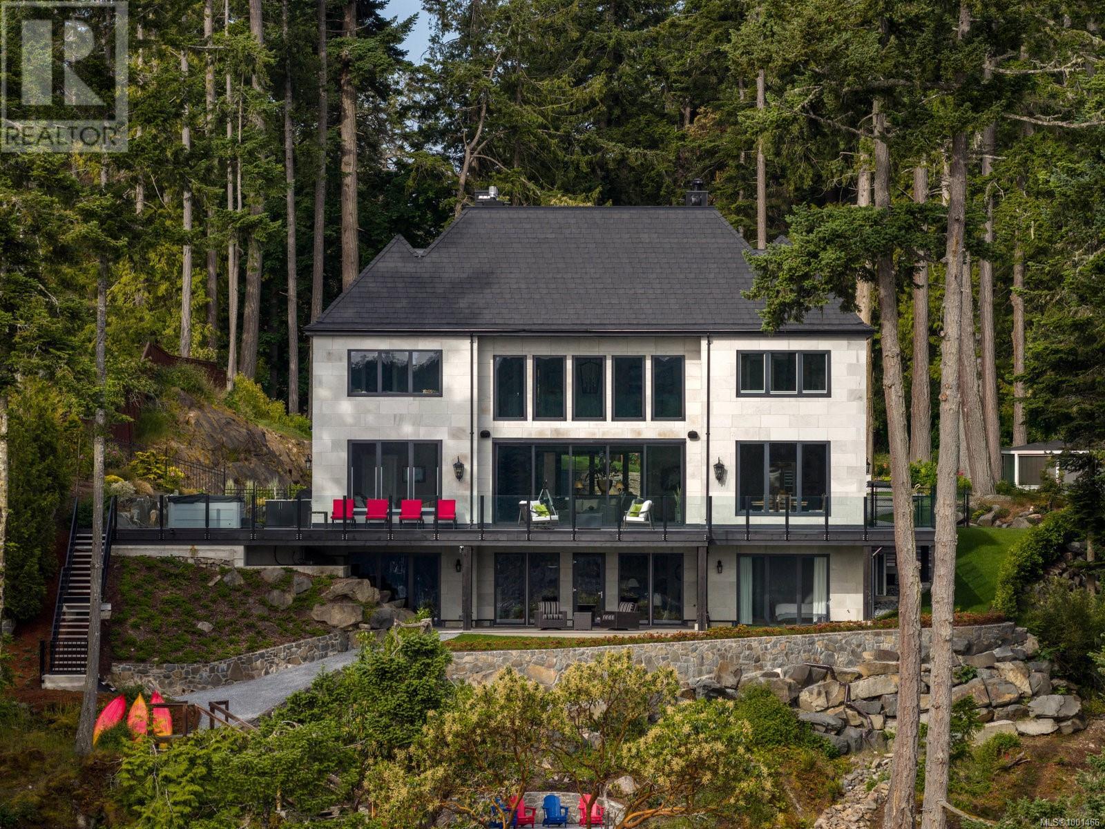  10865 Fernie Wynd Road, North Saanich