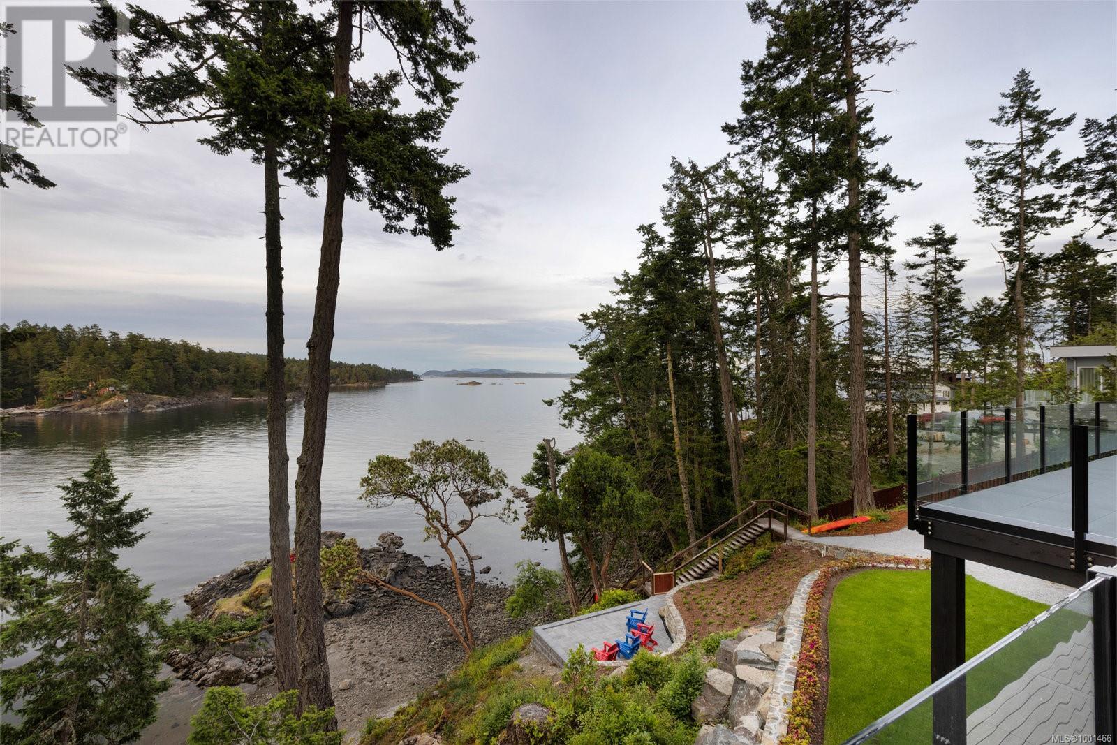  10865 Fernie Wynd Road, North Saanich