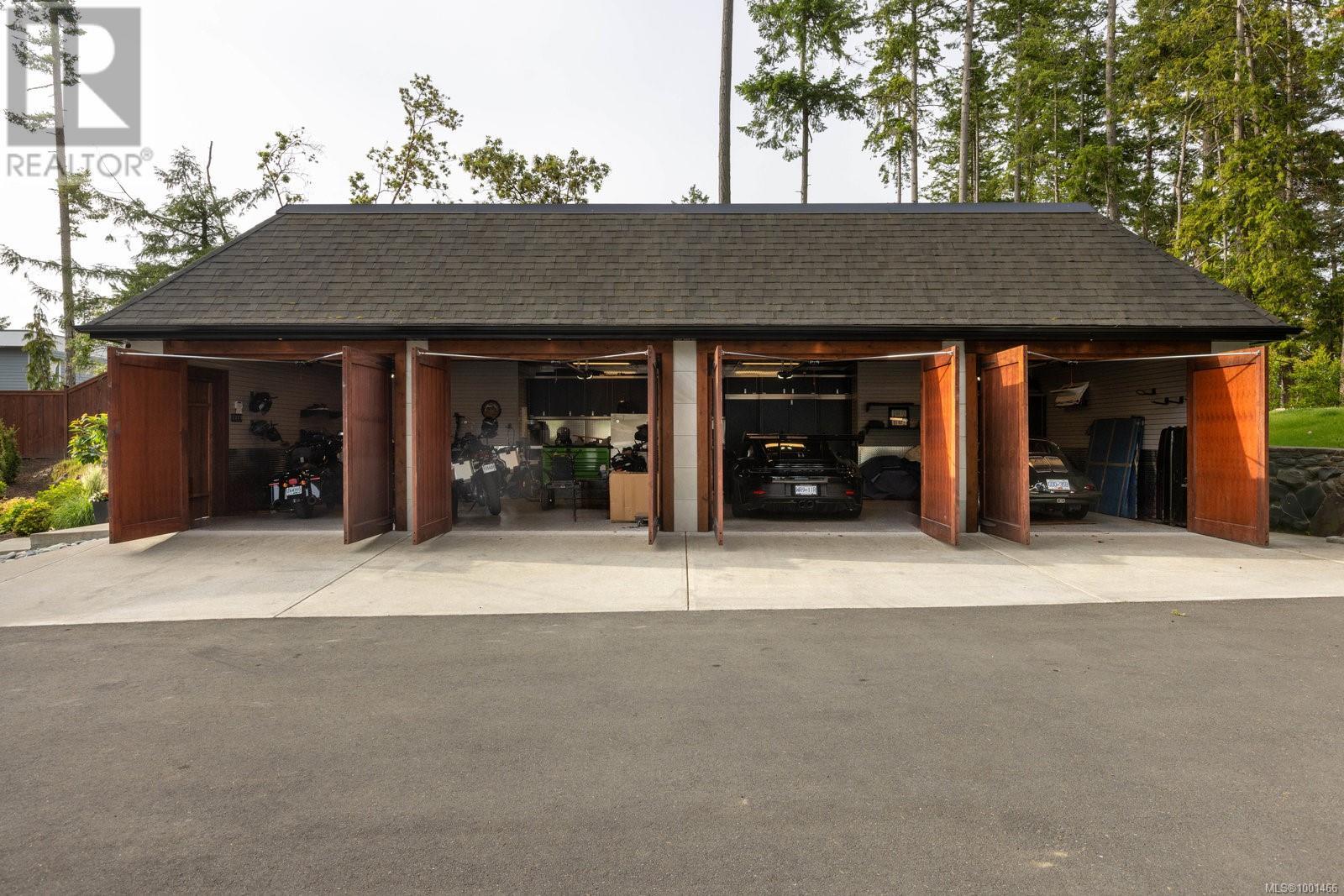 10865 Fernie Wynd Road, North Saanich