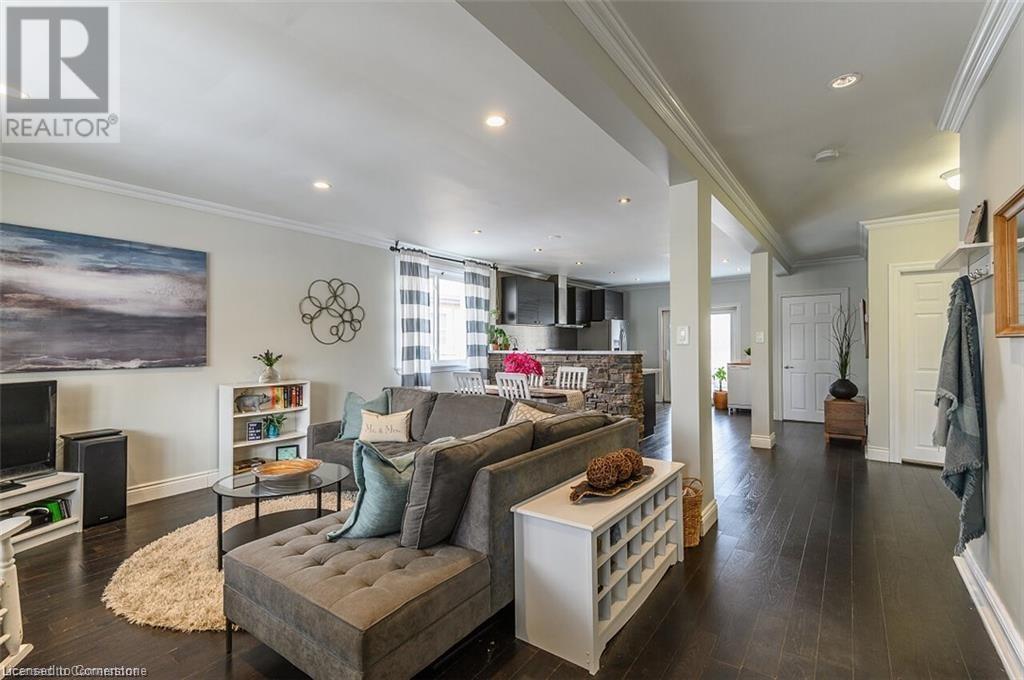 Photo 2 of 376 Talbot Street Unit Upper, Hamilton ON