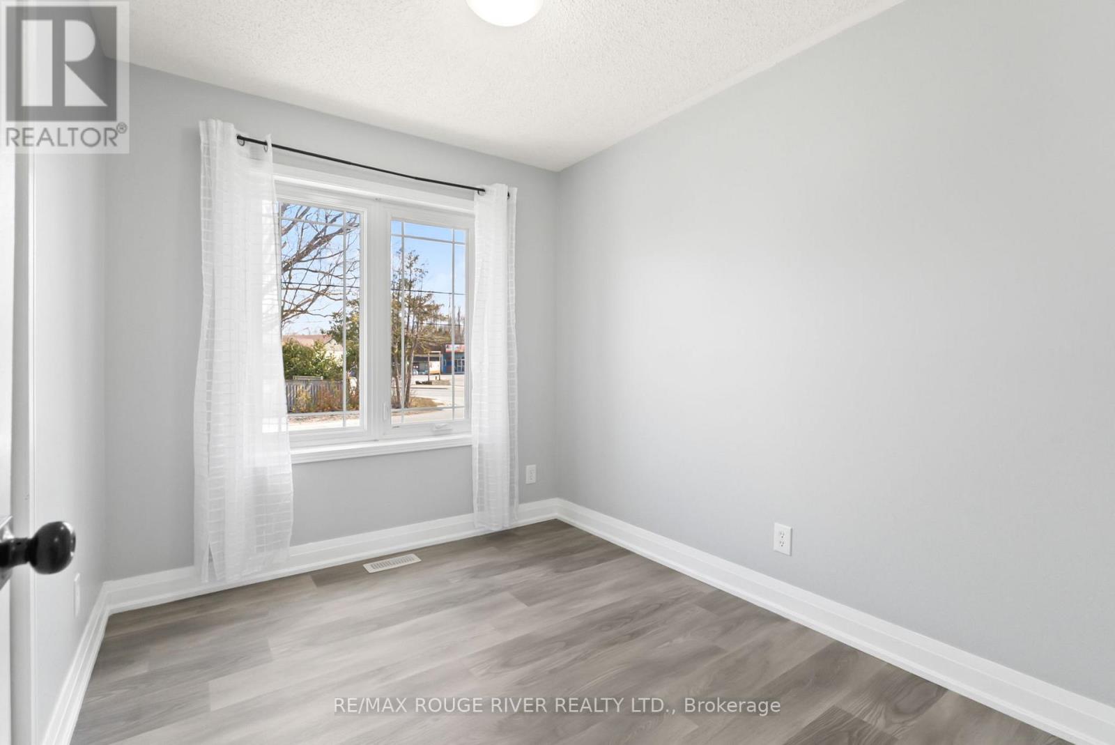 Photo 17 of 495 Lakeland Crescent, Brock ON