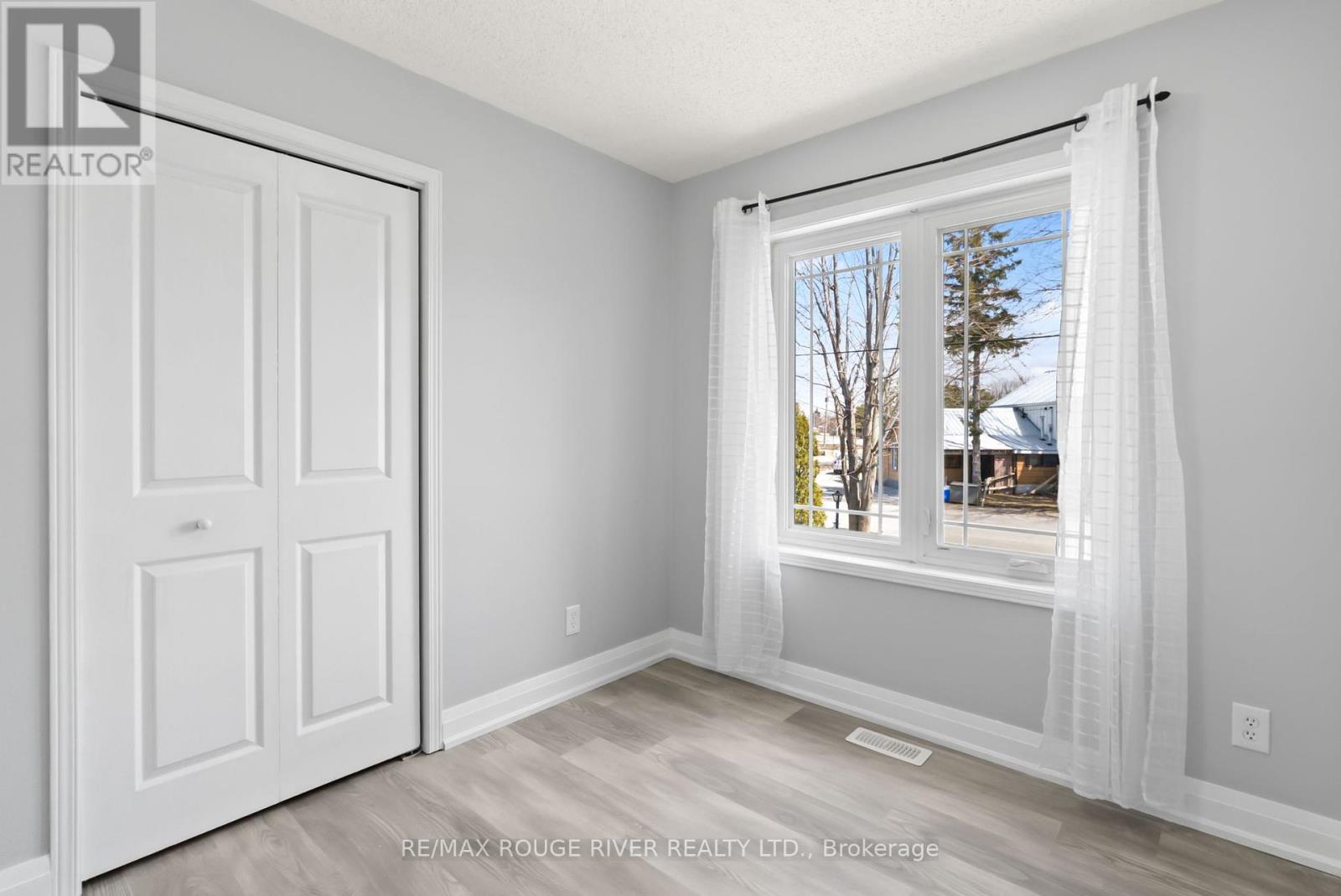 Photo 18 of 495 Lakeland Crescent, Brock ON