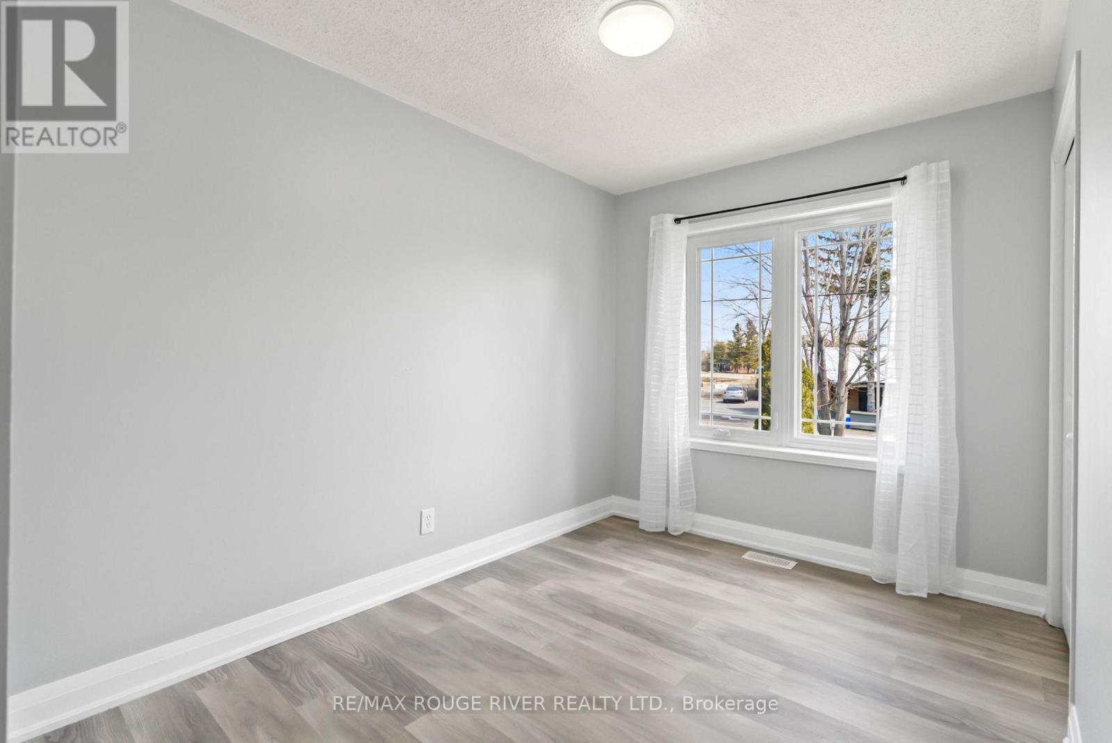 Photo 19 of 495 Lakeland Crescent, Brock ON