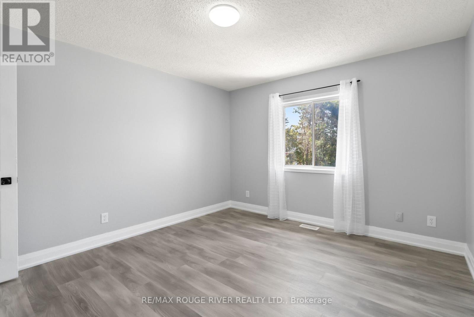 Photo 23 of 495 Lakeland Crescent, Brock ON