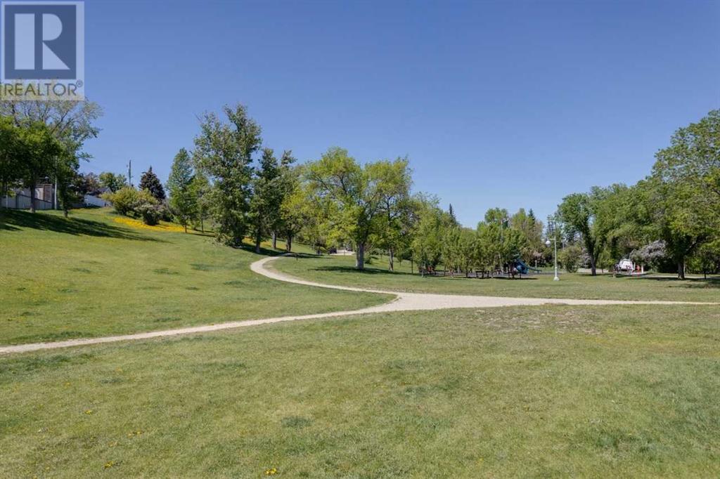 Single Family House for Sale in    Avenue SW Sunalta Calgary 