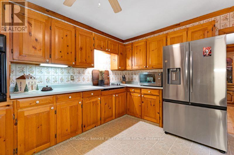 Photo 4 of 1102 Ebbs Bay Road, Drummond North Elmsley ON