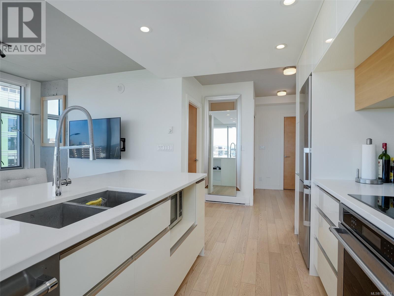 1404 989 Johnson Street, Victoria