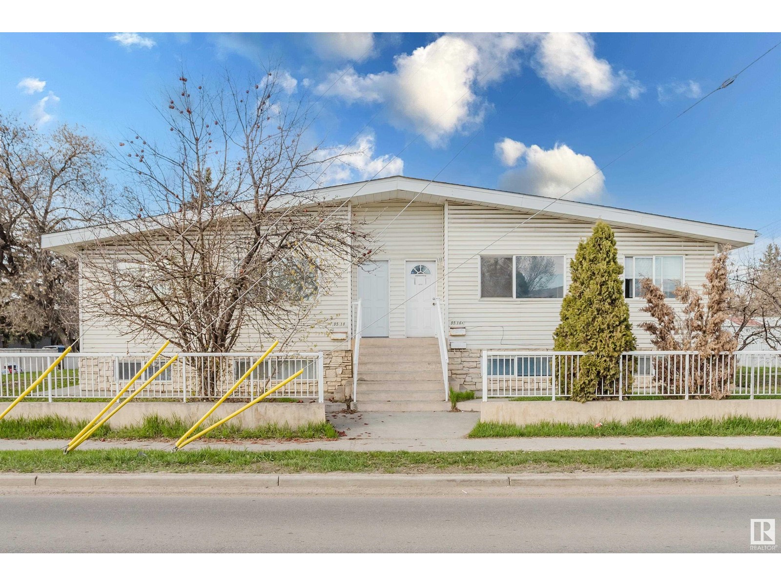 Single Family House Bi-level for Sale in     AV NW Edmonton 