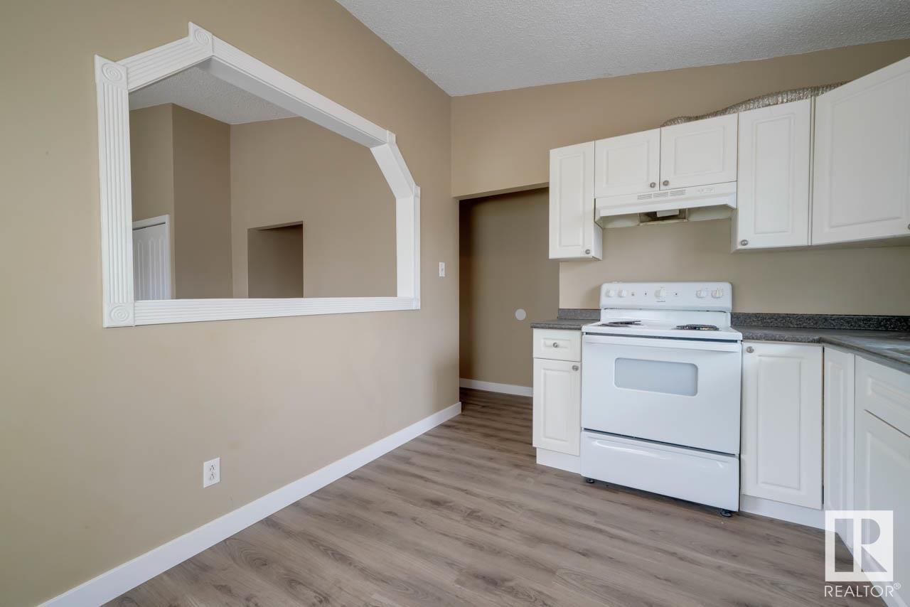 Single Family House Bi-level for Sale in     AV NW Edmonton 