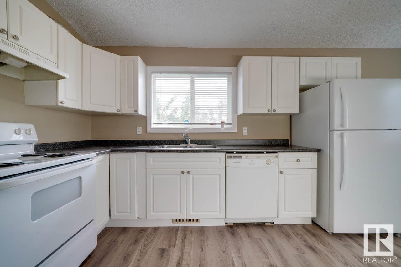 Single Family House Bi-level for Sale in     AV NW Edmonton 
