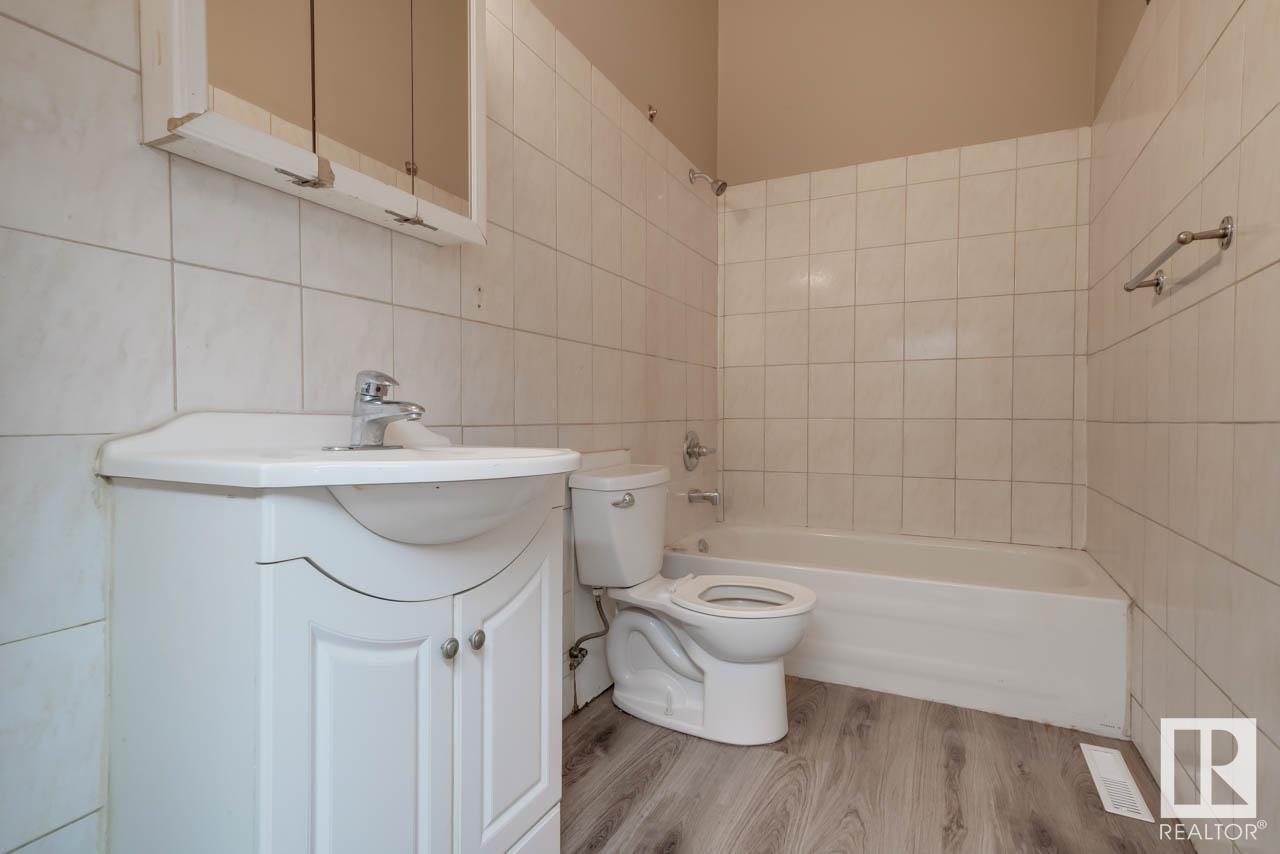 Single Family House Bi-level for Sale in     AV NW Edmonton 
