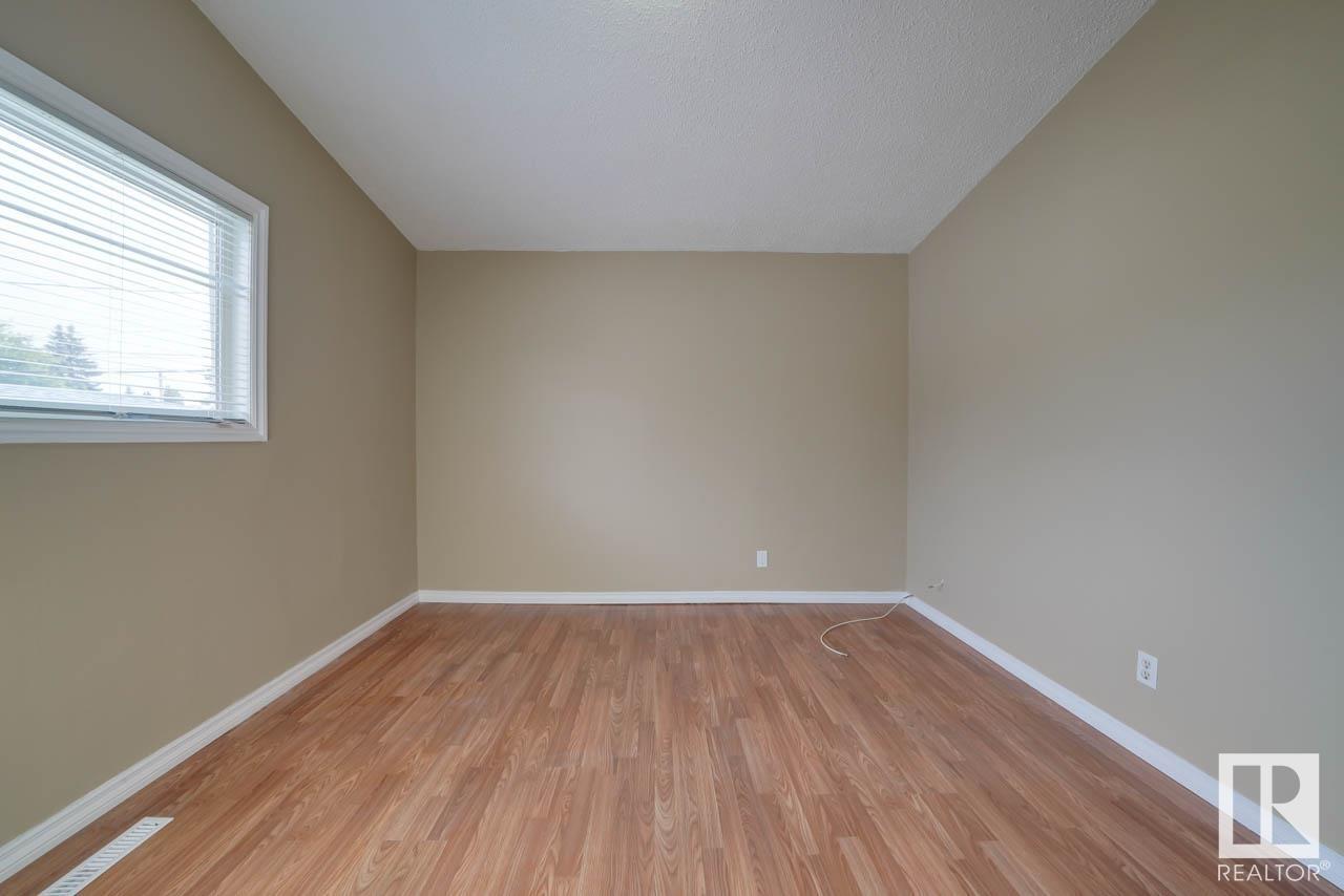 Single Family House Bi-level for Sale in     AV NW Edmonton 