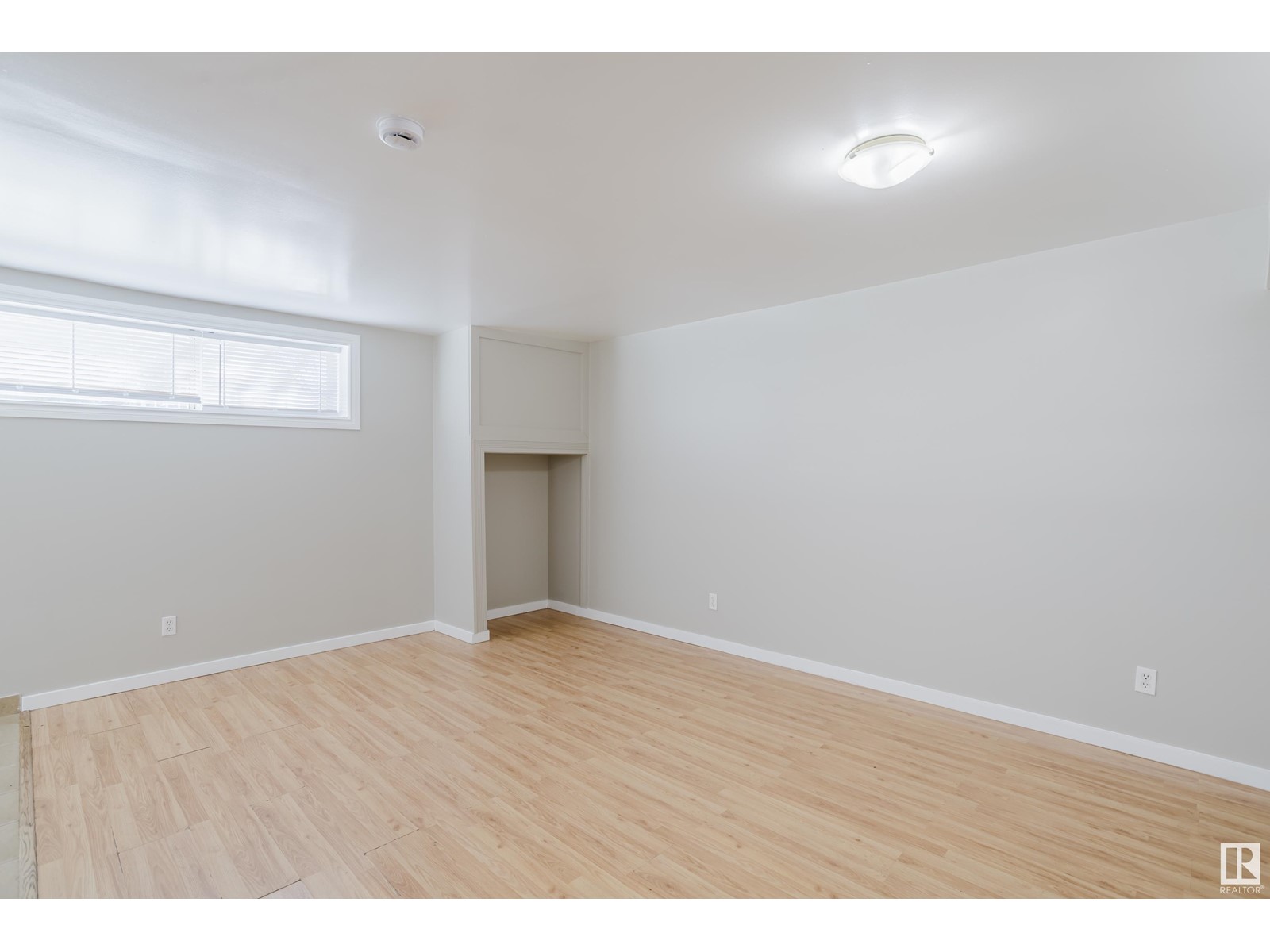 Single Family House Bi-level for Sale in     AV NW Edmonton 