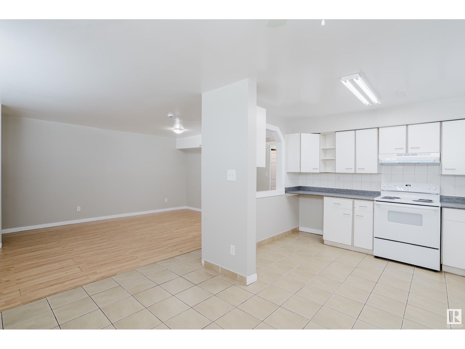 Single Family House Bi-level for Sale in     AV NW Edmonton 
