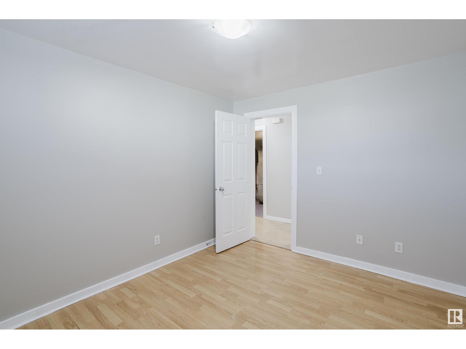 Single Family House Bi-level for Sale in     AV NW Edmonton 