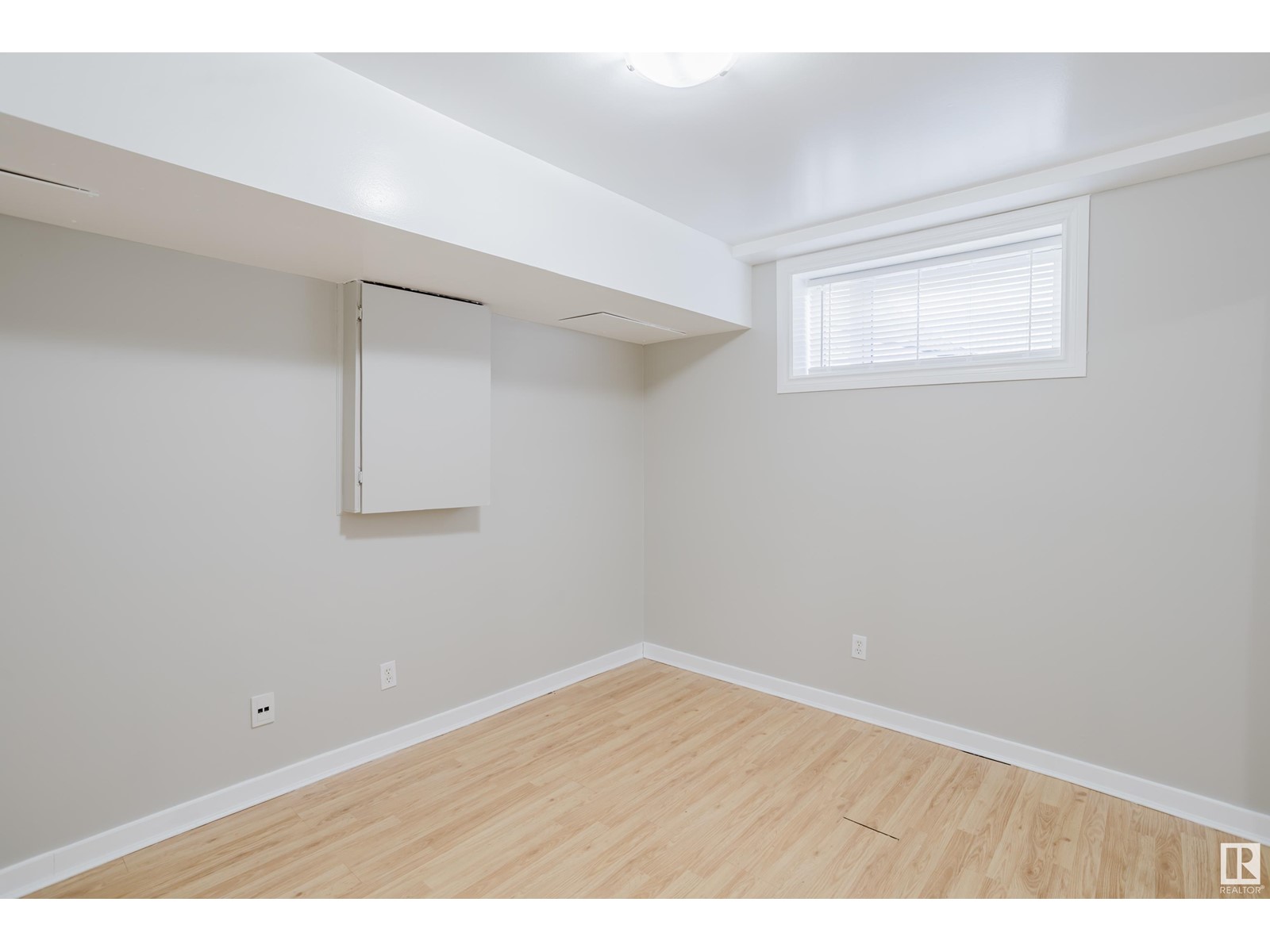 Single Family House Bi-level for Sale in     AV NW Edmonton 