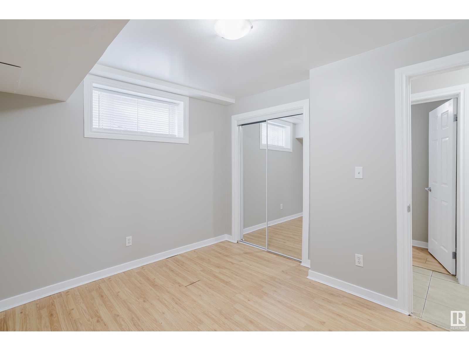 Single Family House Bi-level for Sale in     AV NW Edmonton 