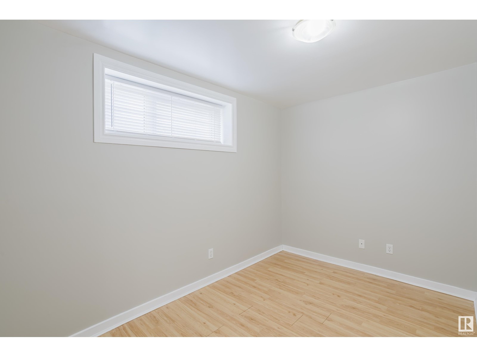 Single Family House Bi-level for Sale in     AV NW Edmonton 