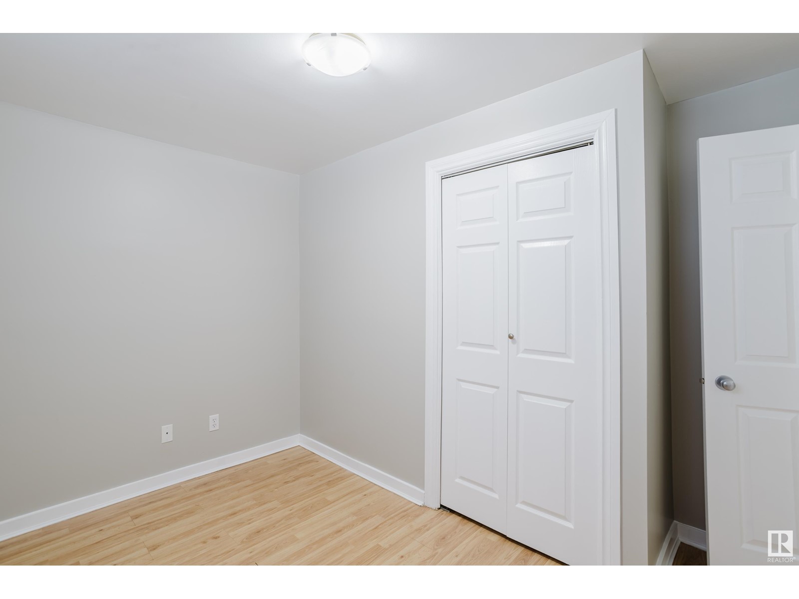 Single Family House Bi-level for Sale in     AV NW Edmonton 