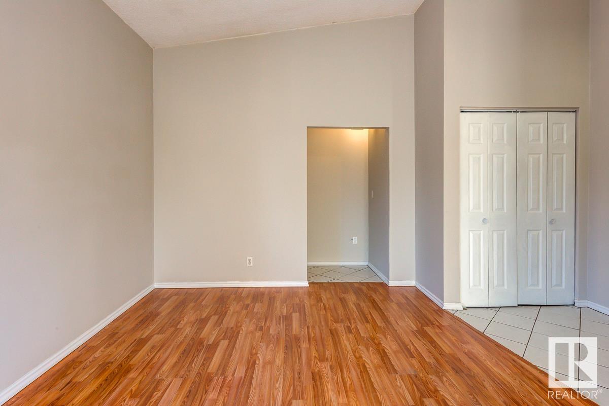 Single Family House Bi-level for Sale in     AV NW Edmonton 