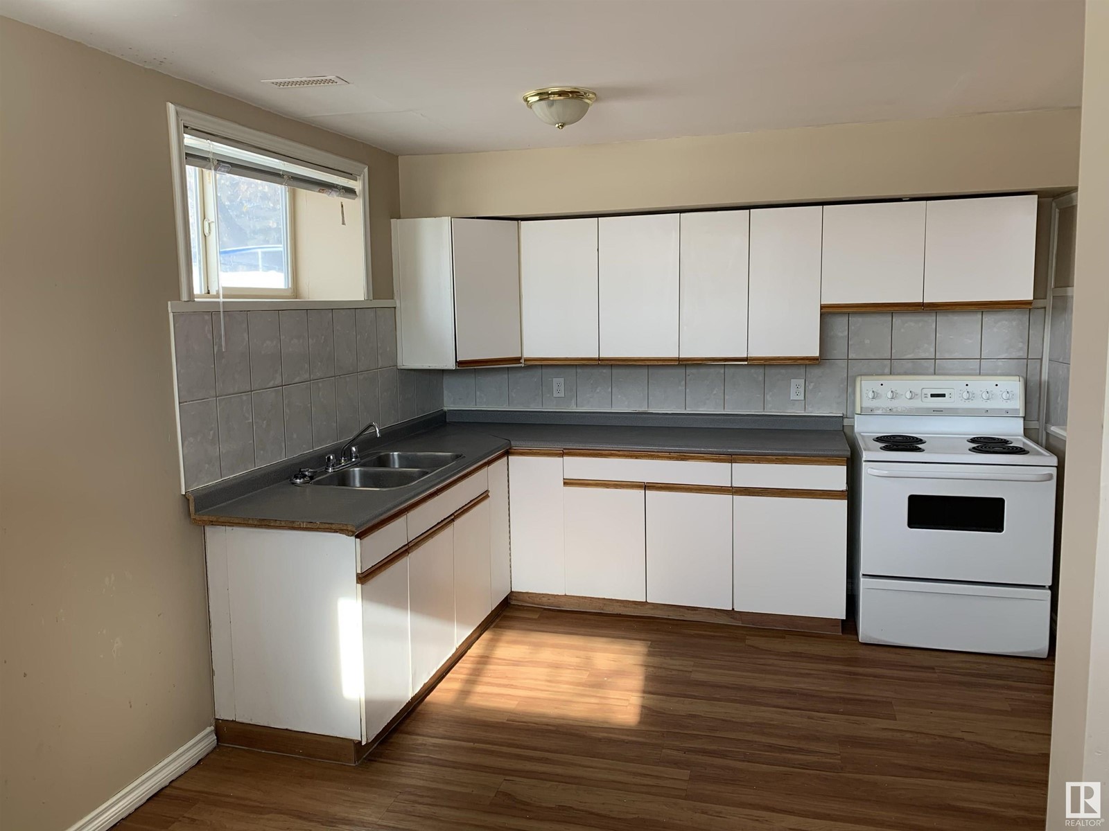 Single Family House Bi-level for Sale in     AV NW Edmonton 
