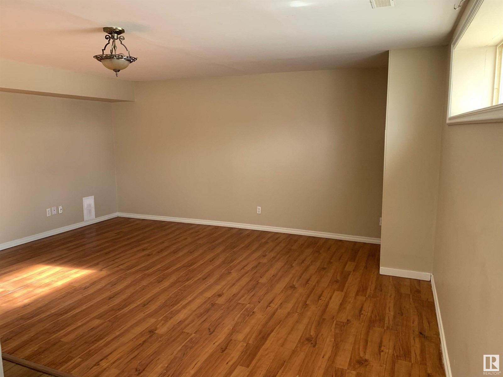 Single Family House Bi-level for Sale in     AV NW Edmonton 