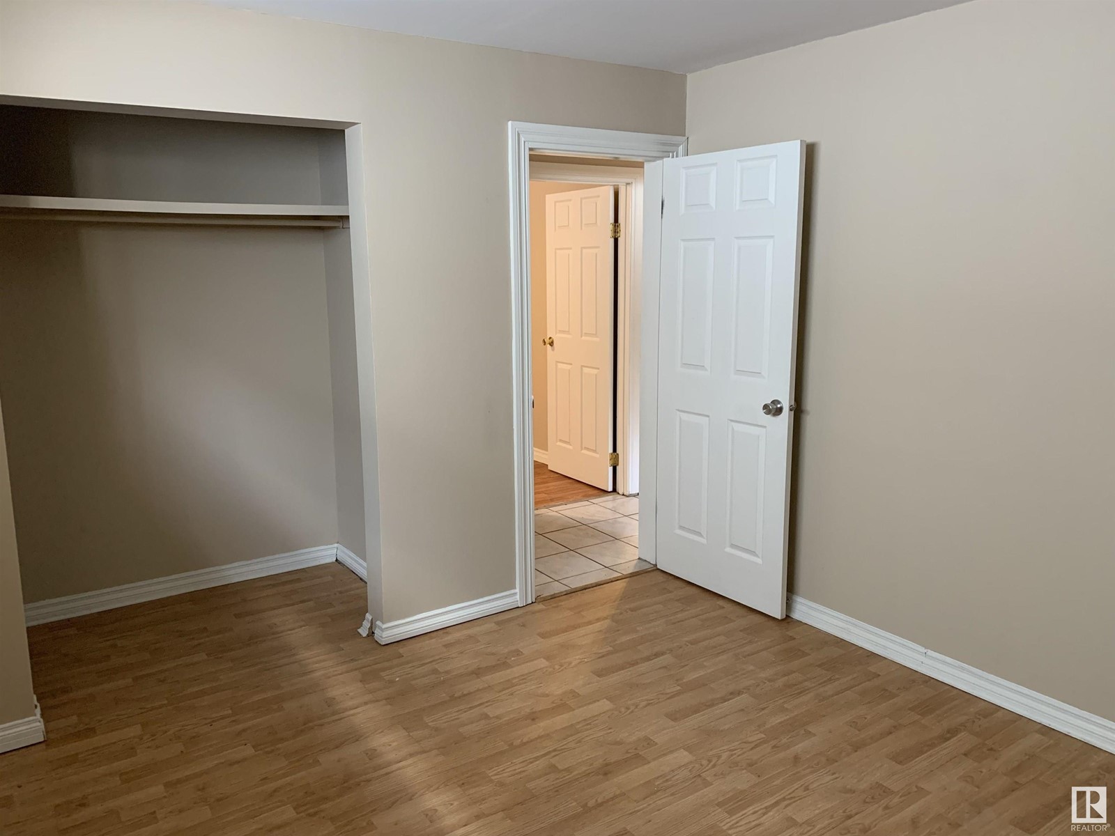 Single Family House Bi-level for Sale in     AV NW Edmonton 
