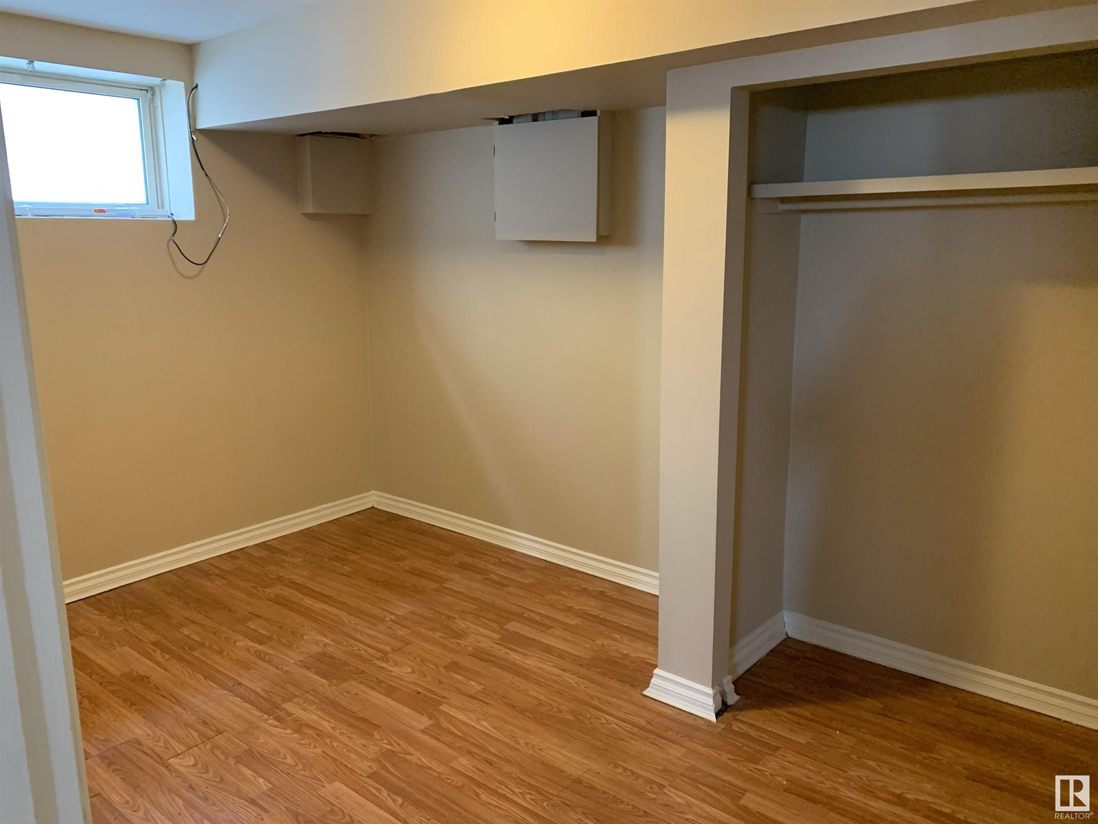 Single Family House Bi-level for Sale in     AV NW Edmonton 