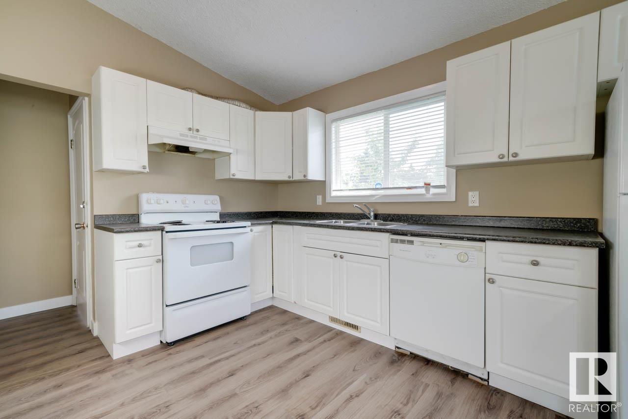 Single Family House Bi-level for Sale in     AV NW Edmonton 