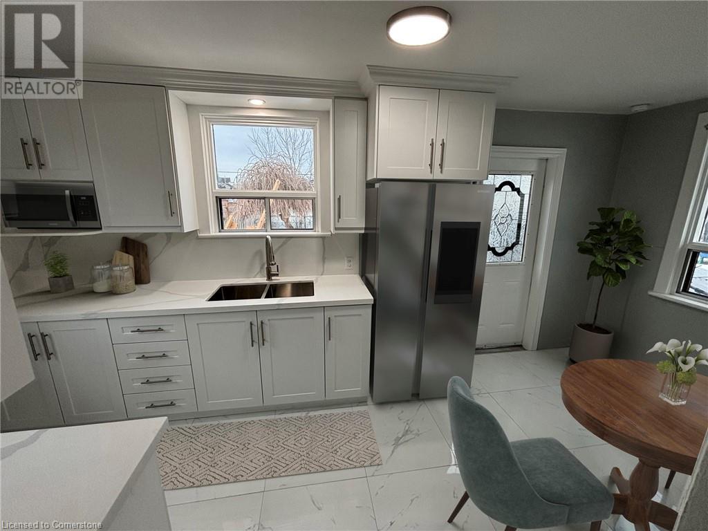 Photo 4 of 46 Delena Avenue S, Hamilton ON