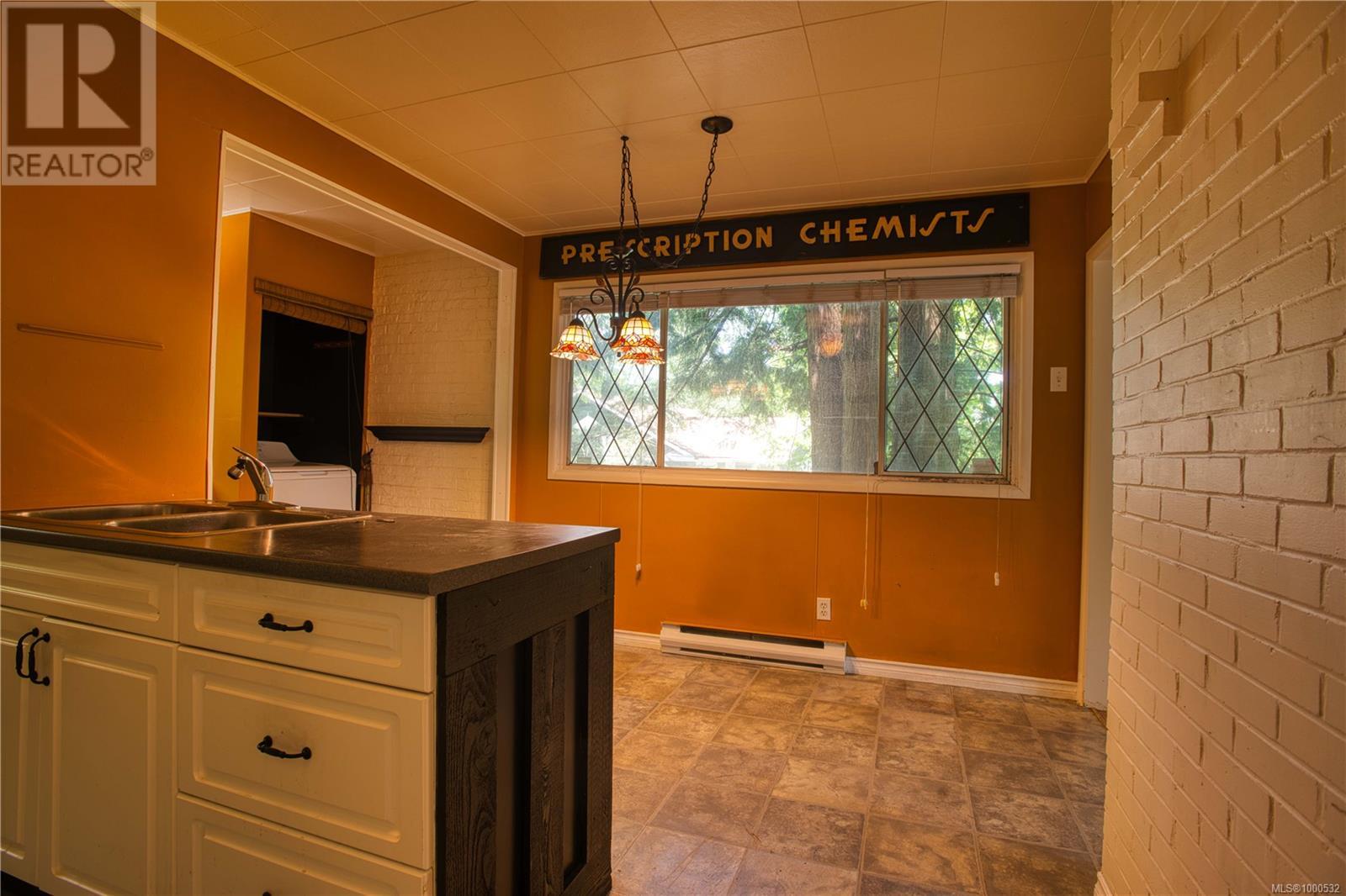 Photo 22 of 1180 Macdonald Cres, Nanaimo BC